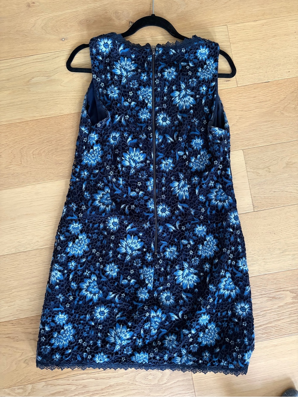 Alice + Olivia Navy and Light Blue Floral Lace Shift Dress - Picture 3 of 3